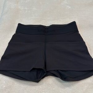 Lululemon shorts size 6 /S